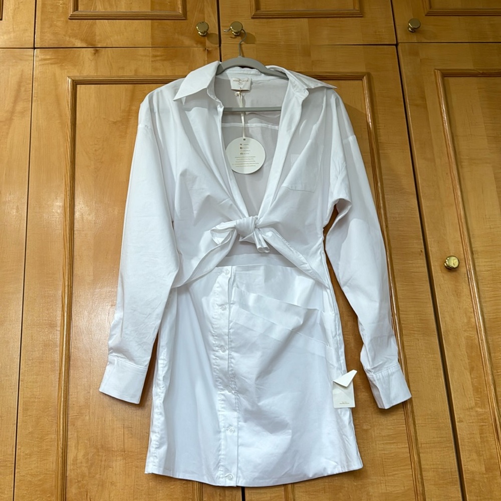 New Miss Circle New York Medium white shirt that’s a dress 70% cotton.Gorgeous
